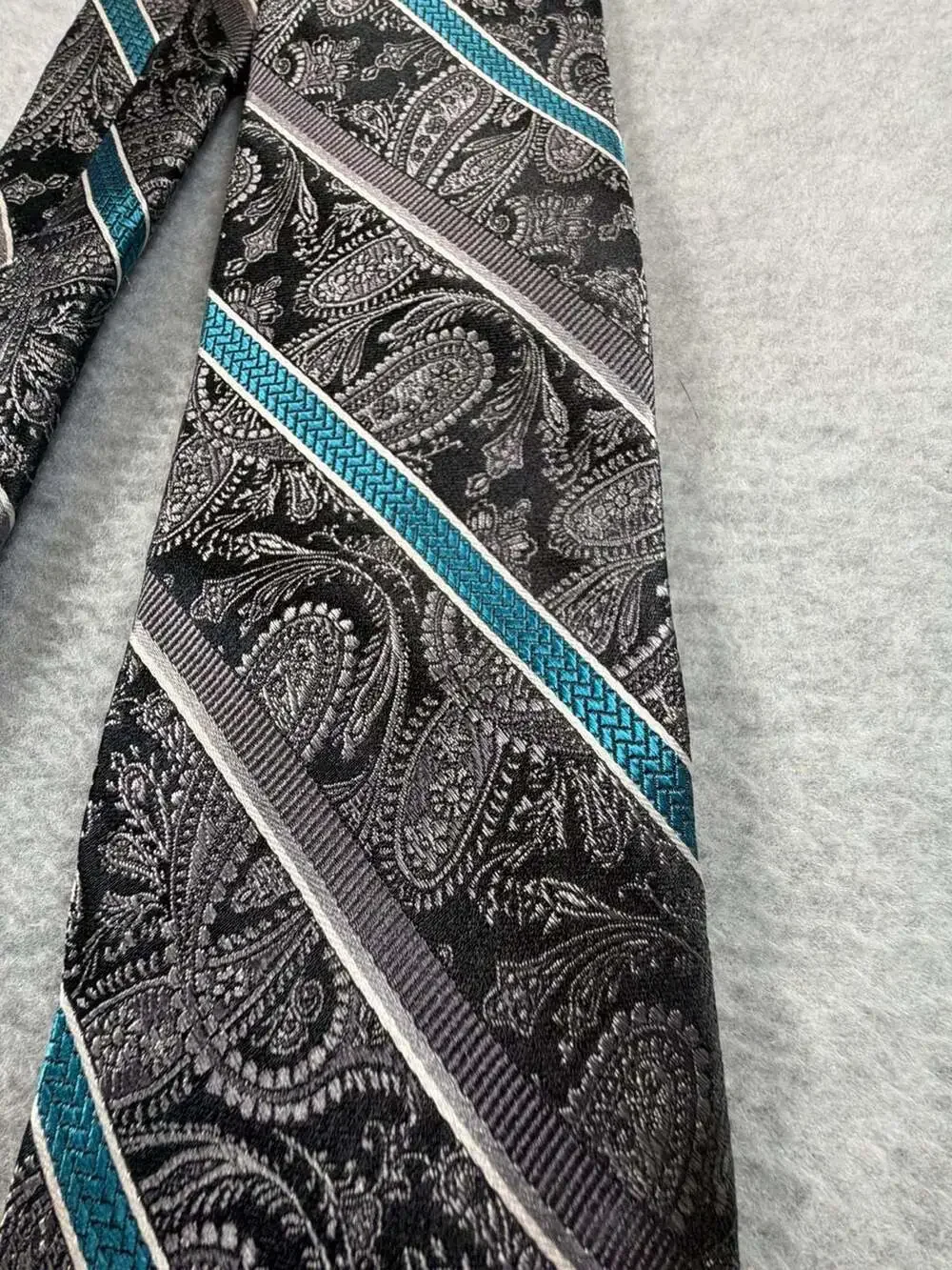 Pronto Uomo Platinum Men's 100% Silk Paisley Stripe Necktie